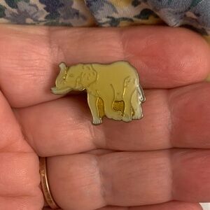 1960s-70s elephant pin vintage hat lapel enamel